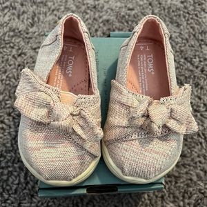 Toms classic rose cloud twill glimmer shoes